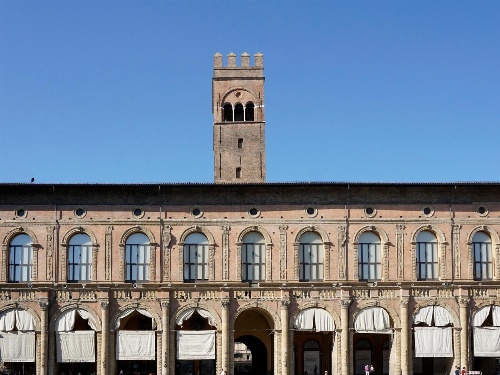 Casa Isolani, Piazza Maggiore image 1