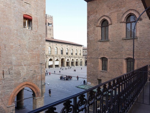 Casa Isolani, Piazza Maggiore image 26