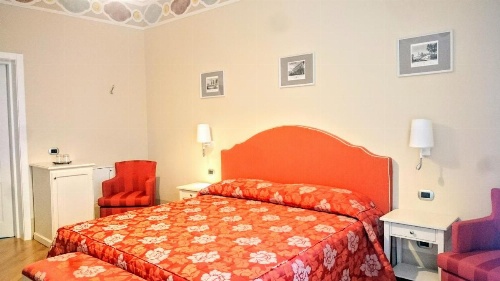 Casa Isolani, Piazza Maggiore image 29