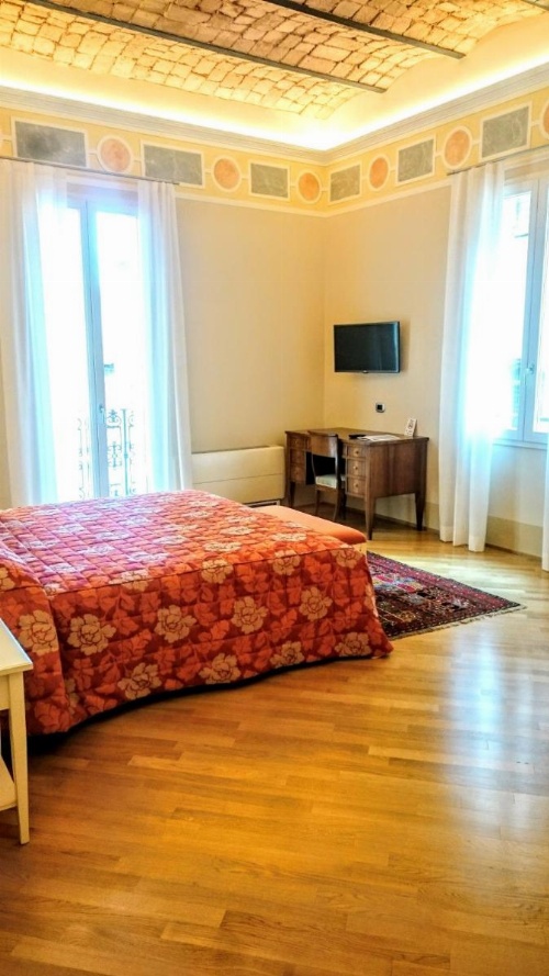 Casa Isolani, Piazza Maggiore image 32