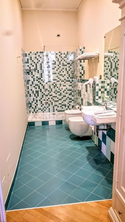 Casa Isolani, Piazza Maggiore image 37