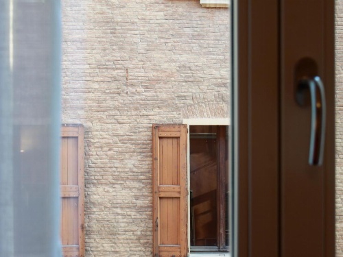 Casa Isolani, Piazza Maggiore image 8